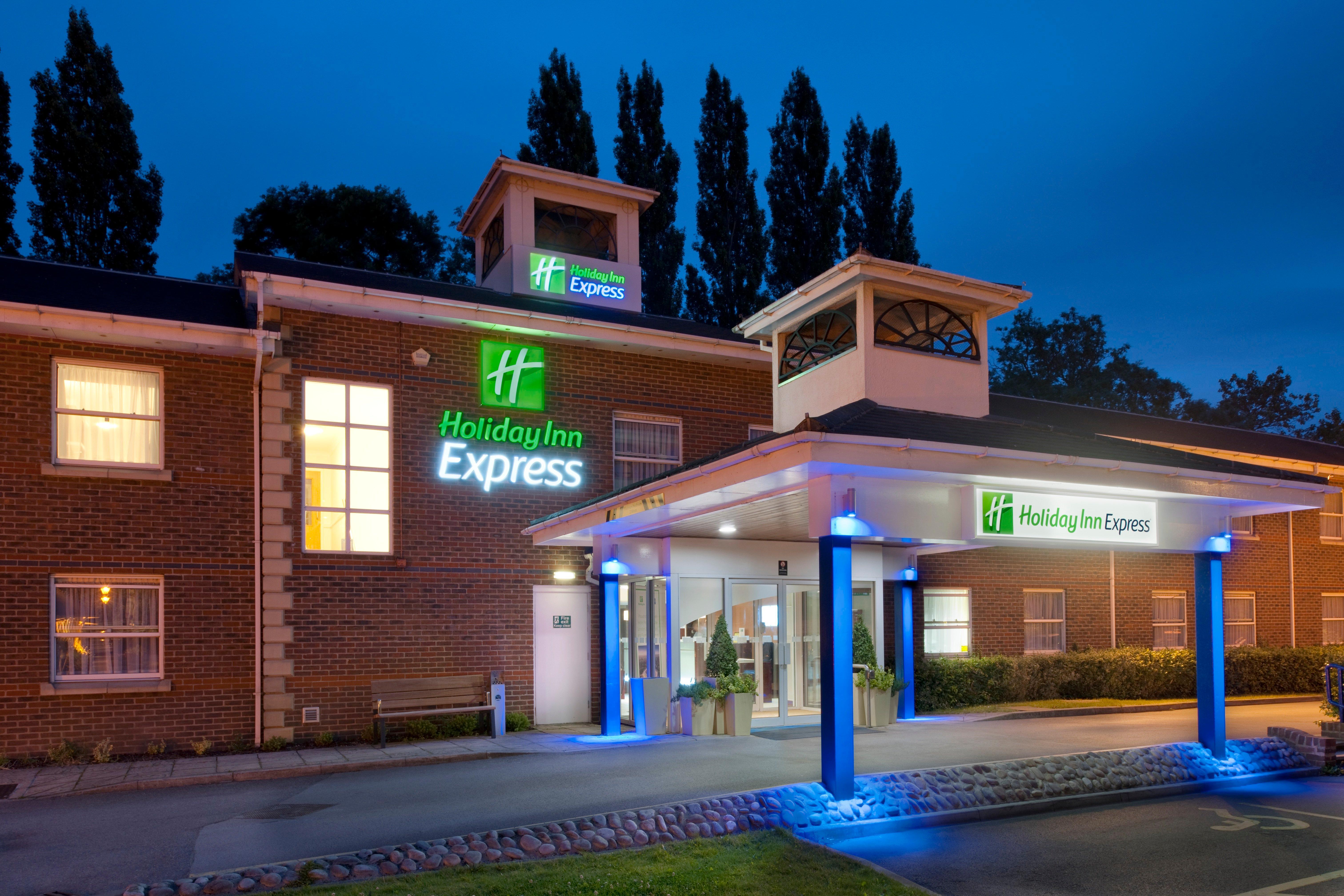 Holiday Inn Express Leeds-East, An Ihg Hotel Leeds  Bagian luar foto